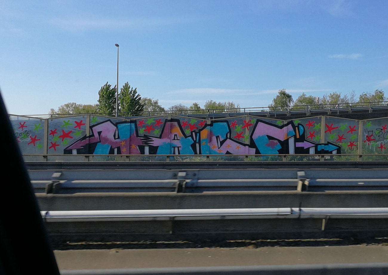 Graffiti Bombing in A57 - Photo by Kico_one - Hacf