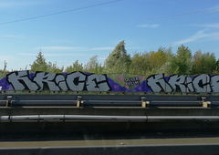 Graffiti Bombing in A57 - Photo by Kico_one - Krice