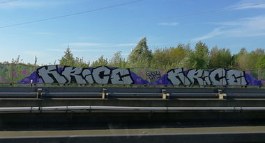 Graffiti Bombing in A57 - Photo by Kico_one - Krice
