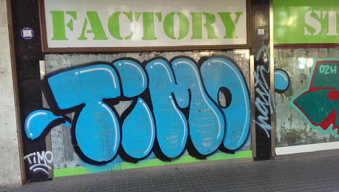 Graffiti Bombing in Barcelona - Photo by Kico_one - Barcelona, Spain, Catalonia
