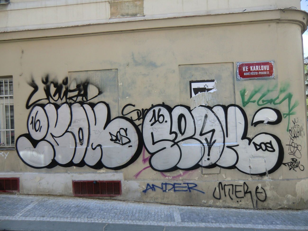 Graffiti Bombing in Prague - Photo by Kico_one - Prague, Praha