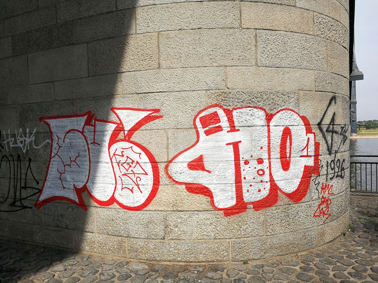 Graffiti Bombing in Düsseldorf - Photo by Kico_one - Düsseldorf, Fu, Ho