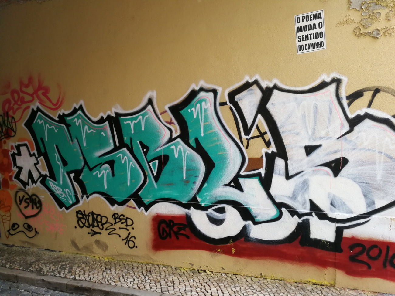 Graffiti Bombing in Lissabon - Photo by Kico_one - Lissabon, Portugal, Lisboa