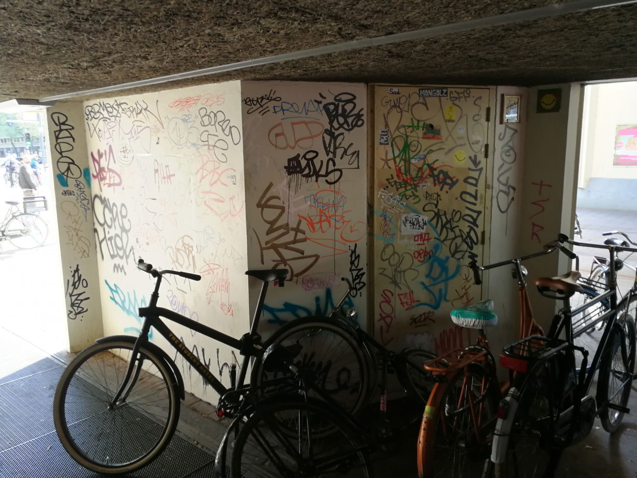 Graffiti Bombing in Rotterdam - Photo by Kico_one - Rotterdam, Tags