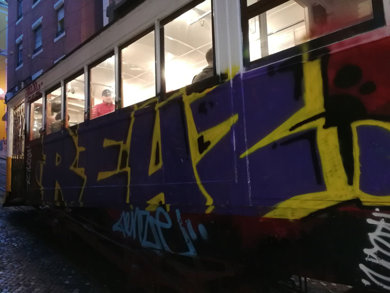 Graffiti Train in Lissabon - Photo by Kico_one - Lissabon, Portugal, Lisboa