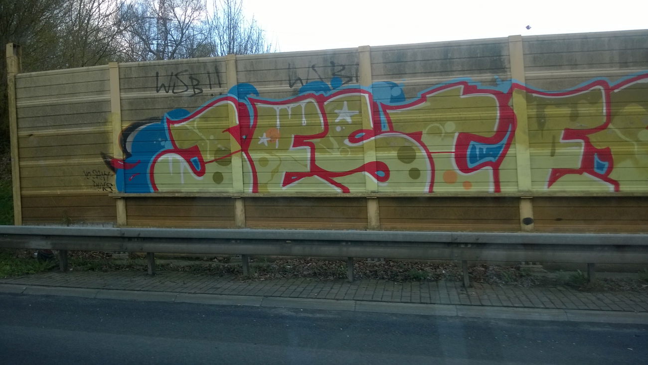 Graffiti Bombing in A52,Mönchengladbach - Photo by Kico_one - A52, Jester