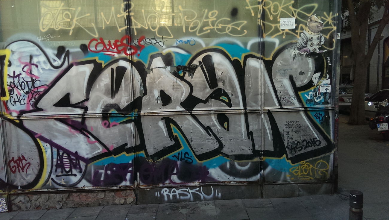 Graffiti Bombing in Barcelona - Photo by Kico_one - Barcelona, Spain, Catalonia