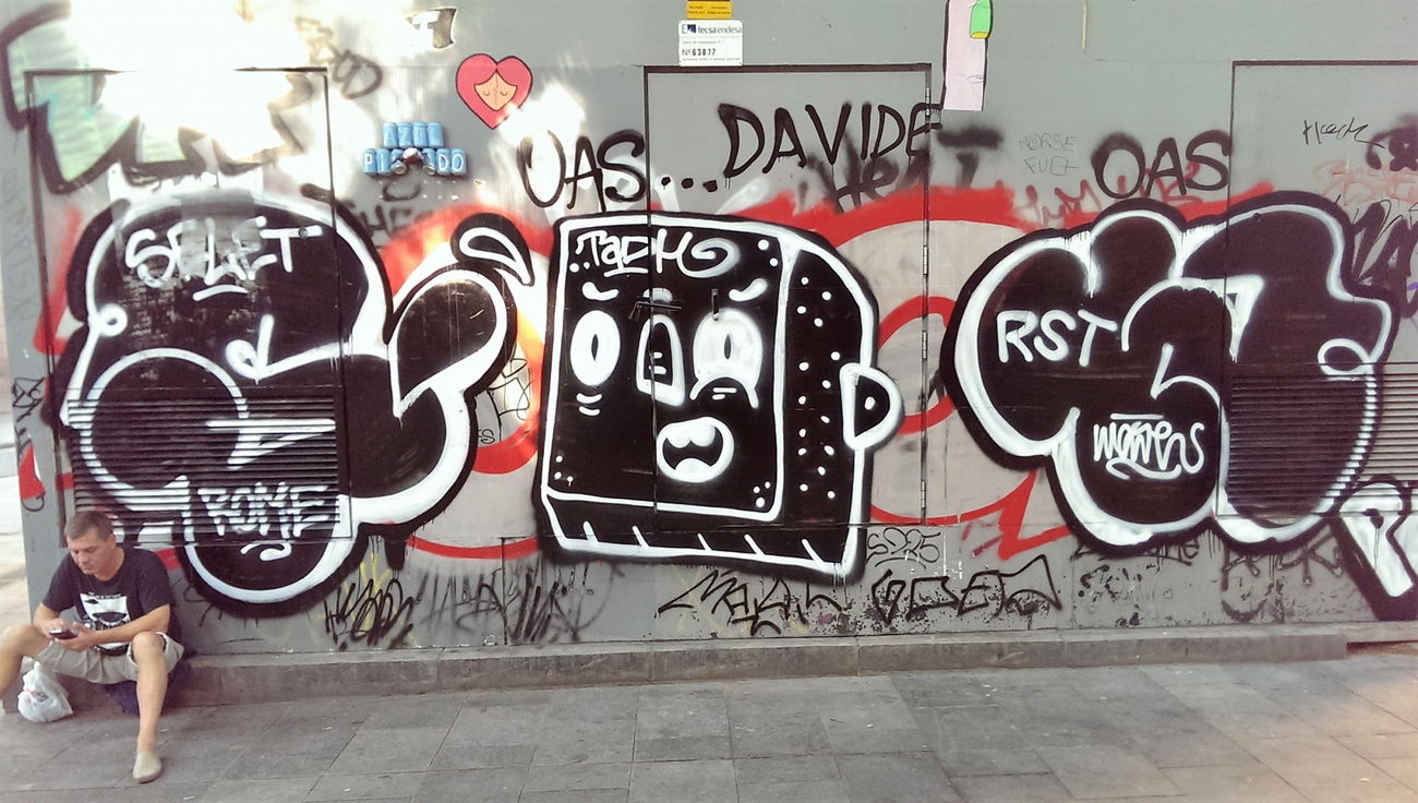 Graffiti Bombing in Barcelona - Photo by Kico_one - Barcelona, Spain, Catalonia