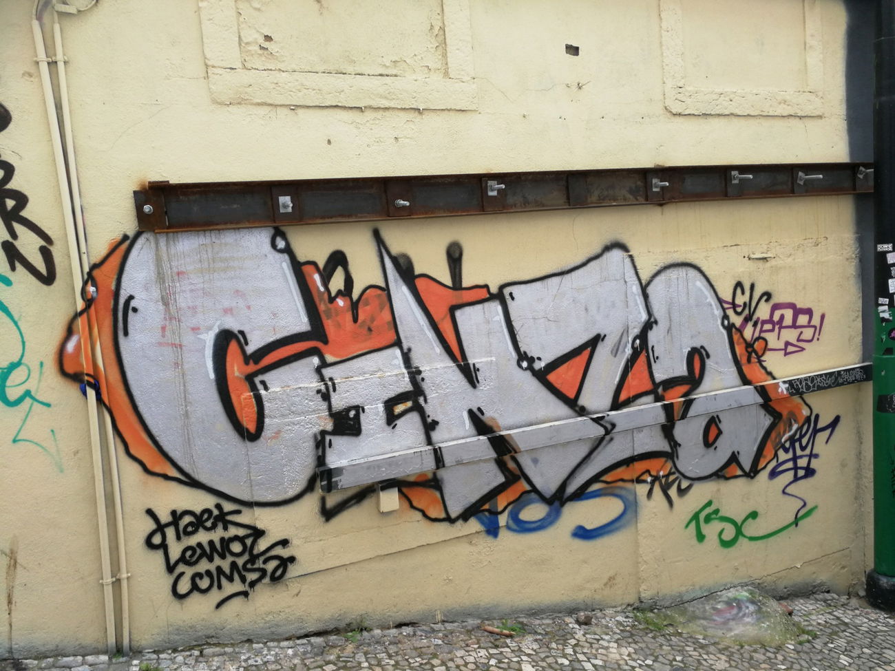 Graffiti Bombing in Lissabon - Photo by Kico_one - Lissabon, Portugal, Lisboa