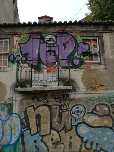 Graffiti Bombing in Lissabon - Photo by Kico_one - Lissabon, Portugal, Lisboa