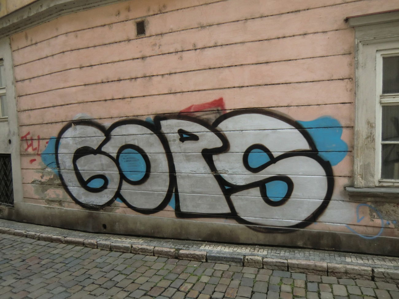 Graffiti Bombing in Prague - Photo by Kico_one - Prague, Praha, Gops