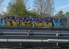 Graffiti Bombing in A57 - Photo by Kico_one - Krice