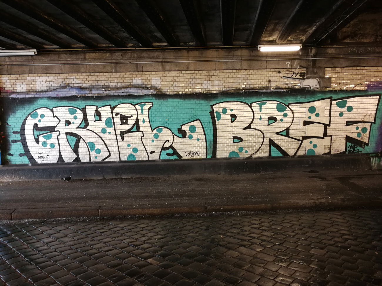 Graffiti Bombing in München - Photo by Kico_one - München, Cruel, Bref