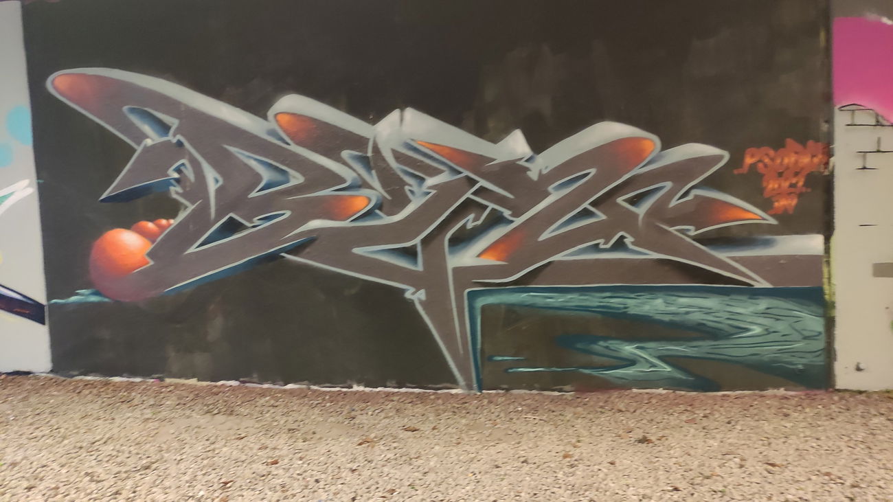 Graffiti Wall in Bochum - Photo by Kico_one - Sure