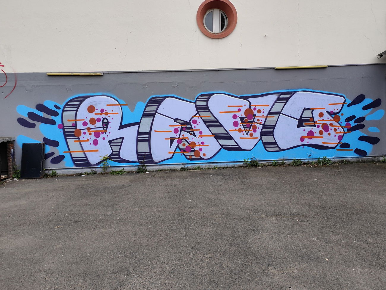 Graffiti Bombing in Düsseldorf - Photo by Kico_one - Revo