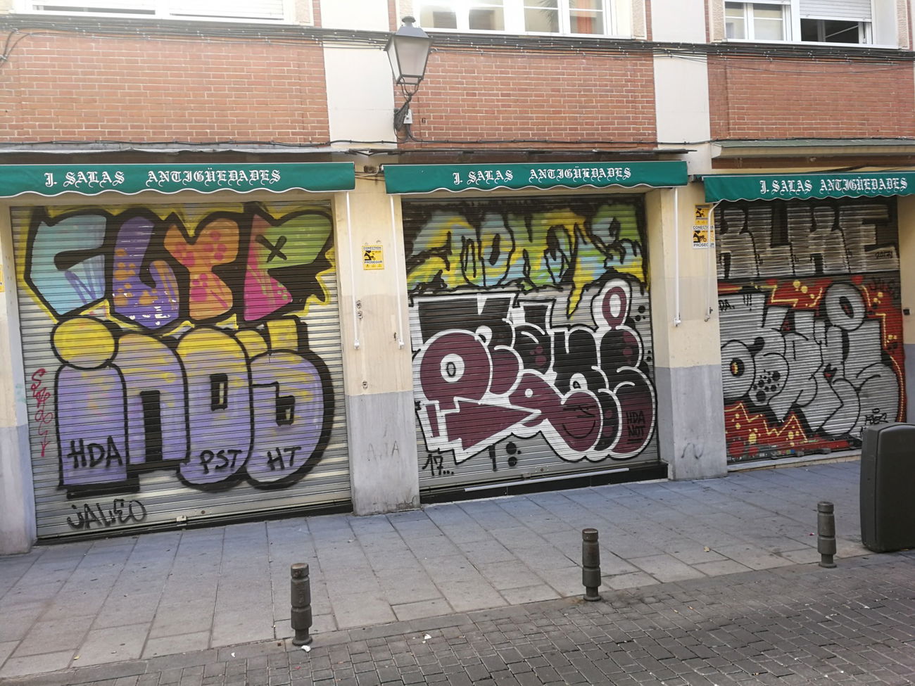 Graffiti Bombing in Madrid - Photo by Kico_one - Madrid, Espana