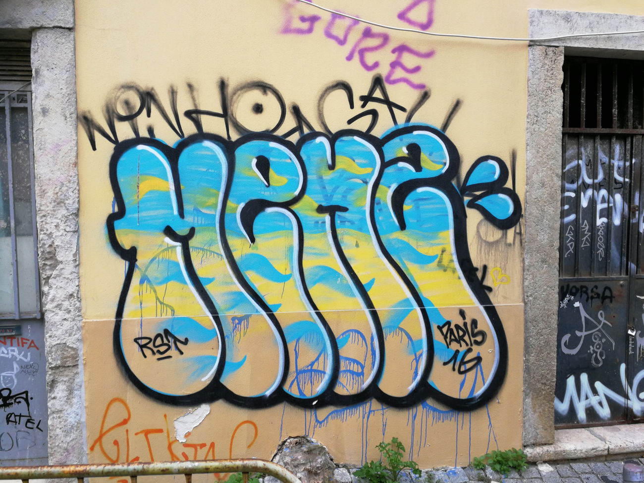 Graffiti Bombing in Lissabon - Photo by Kico_one - Lissabon, Portugal, Lisboa