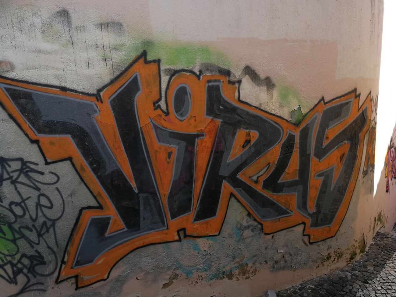 Graffiti Bombing in Lissabon - Photo by Kico_one - Lissabon, Lisboa, Portugal