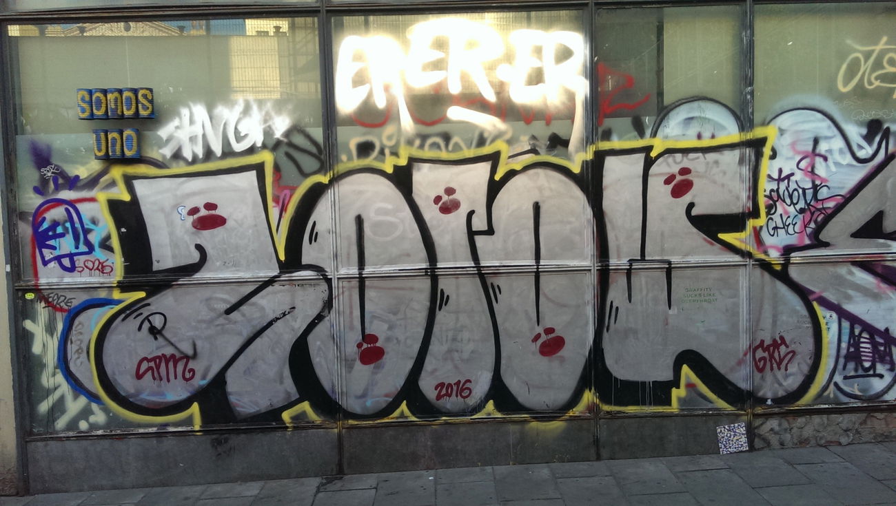 Graffiti Bombing in Barcelona - Photo by Kico_one - Barcelona, Spain, Catalonia