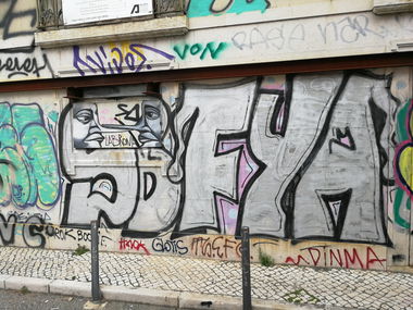 Graffiti Bombing in Lissabon - Photo by Kico_one - Lissabon, Portugal, Lisboa