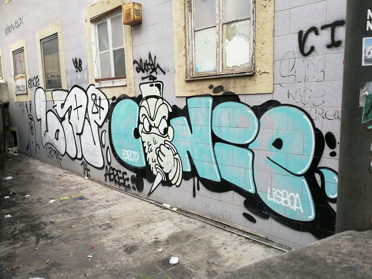 Graffiti Bombing in Lissabon - Photo by Kico_one - Lissabon, Portugal, Lisboa