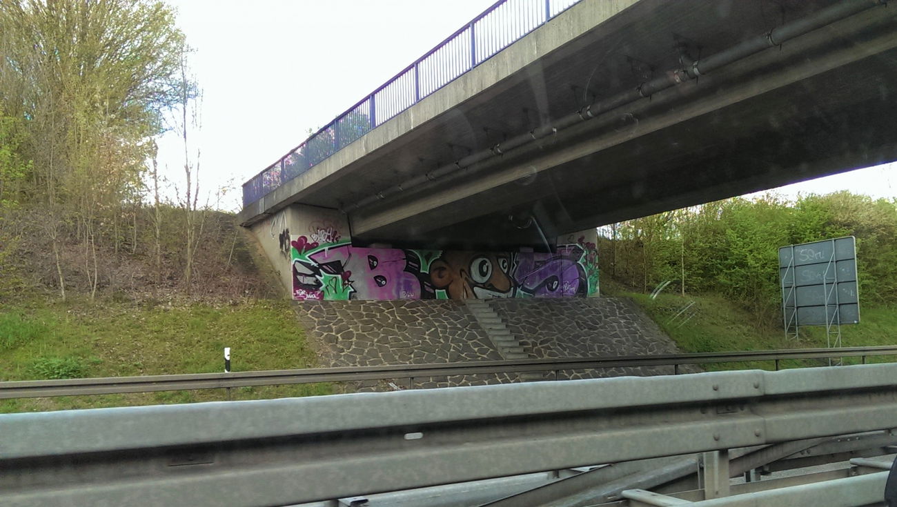 Graffiti Bombing in A52,Mönchengladbach - Photo by Kico_one - A52, Bs