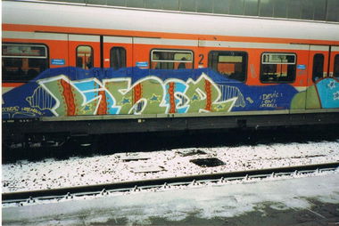 Graffiti Train in Essen - Photo by Kico_one - Liser, Dos, Crew (199?)