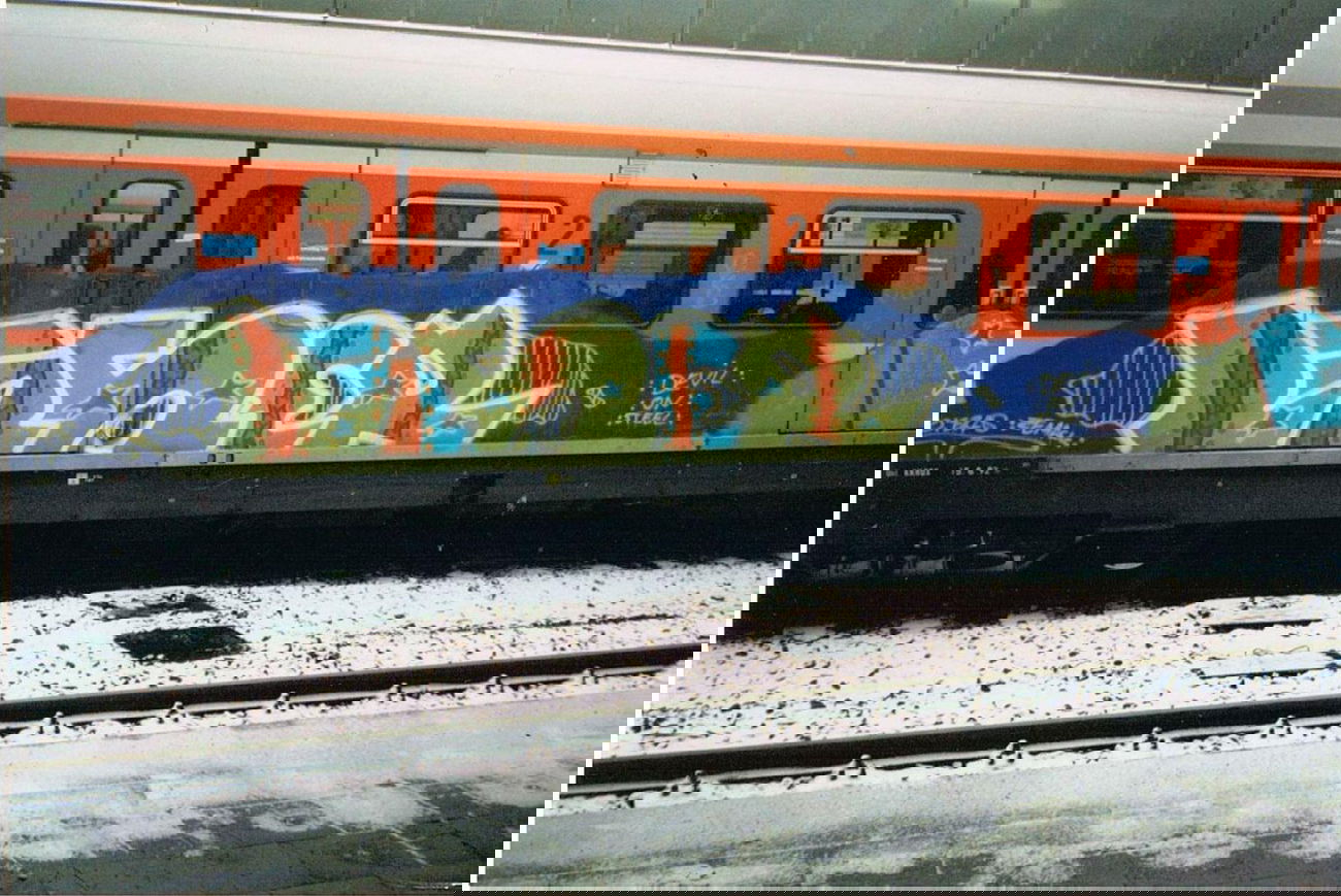 Graffiti Train in Essen - Photo by Kico_one - Liser, Dos, Crew (199?)