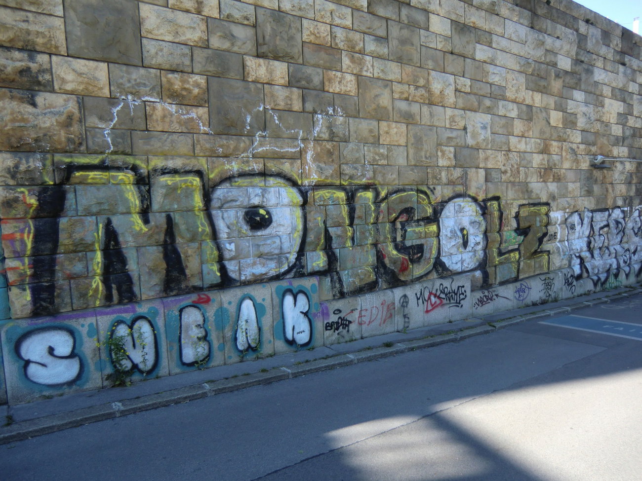 Graffiti Wall in Wien - Photo by Kico_one - Wien, Vienna, Austria