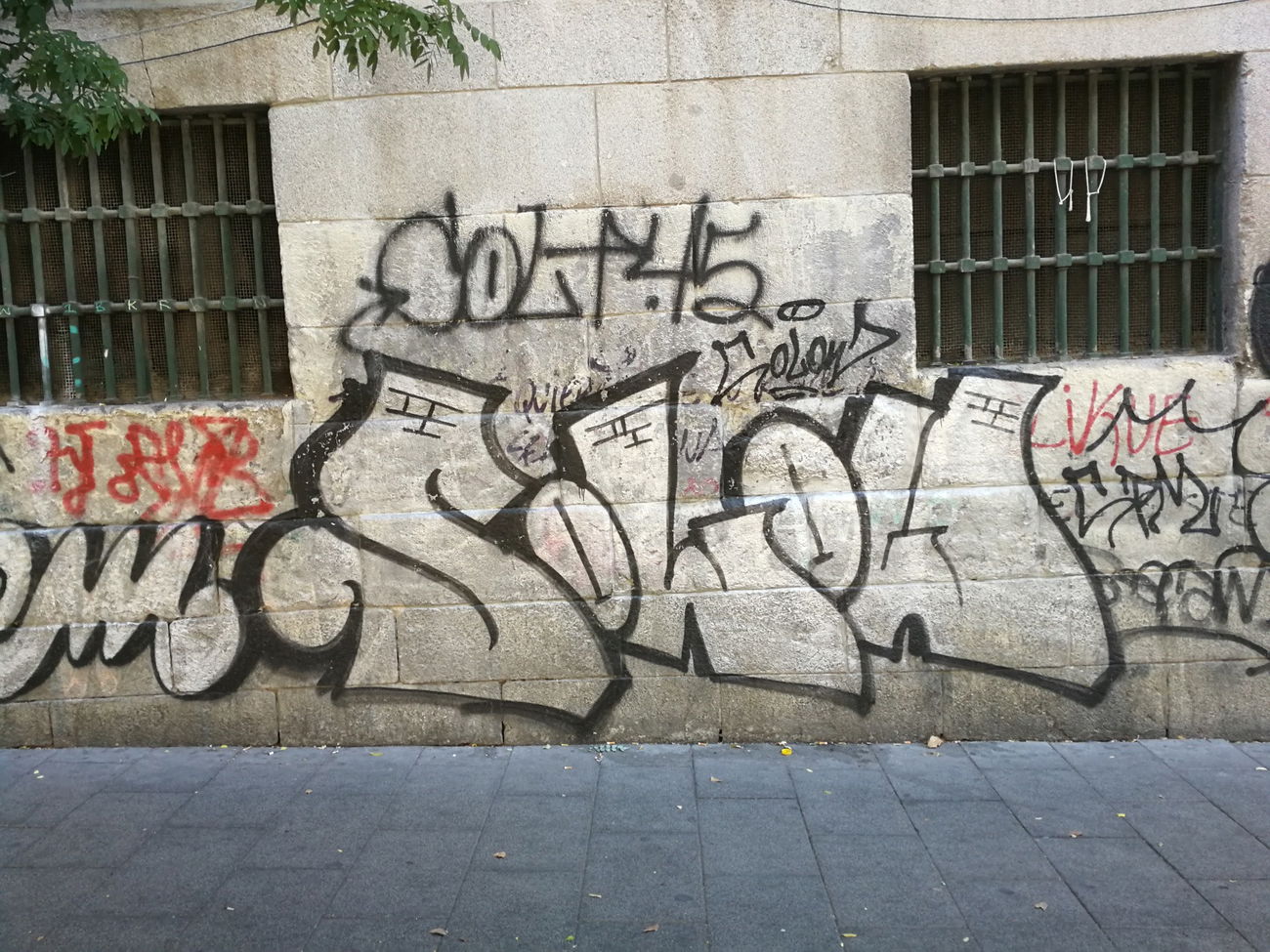 Graffiti Bombing in Madrid - Photo by Kico_one - Madrid, Espana