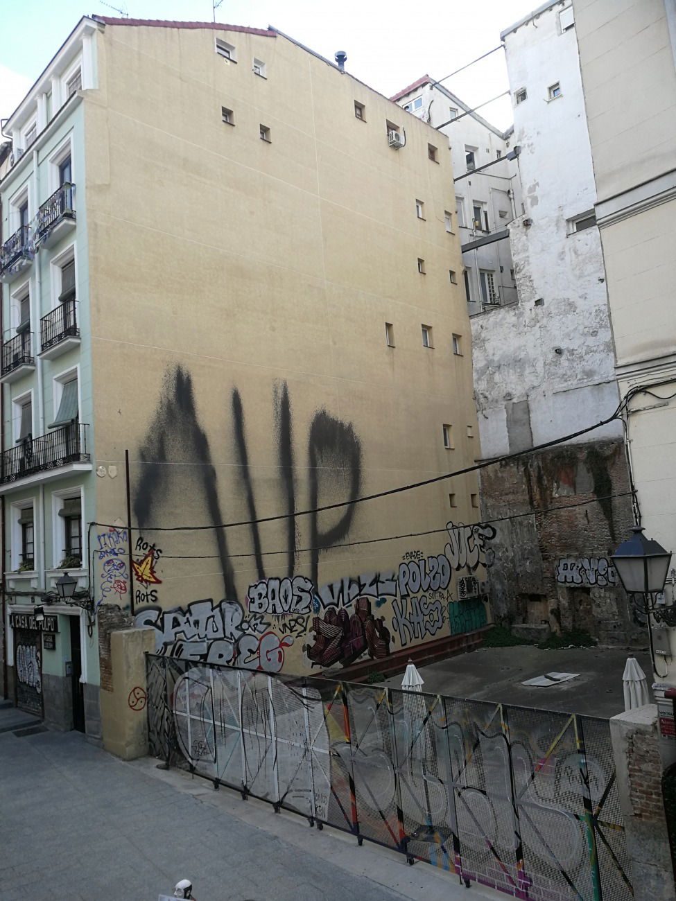 Graffiti Wall in Madrid - Photo by Kico_one - Madrid, Espana, 1UP