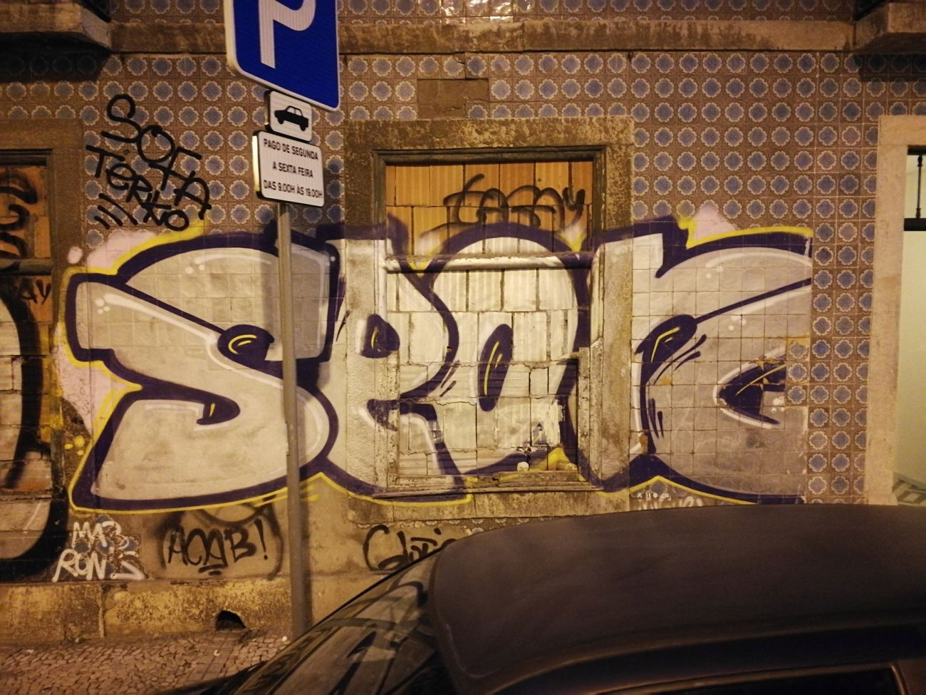 Graffiti Bombing in Lissabon - Photo by Kico_one - Lissabon, Lisboa, Portugal
