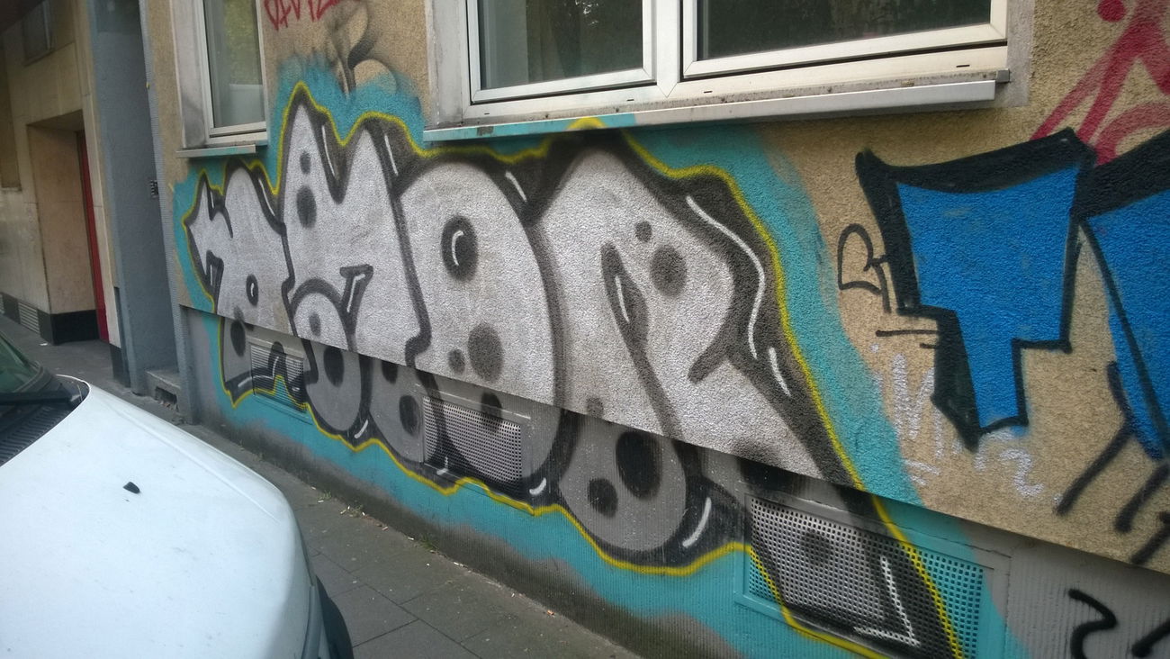 Graffiti Bombing in Köln - Photo by Kico_one - Köln, Amor