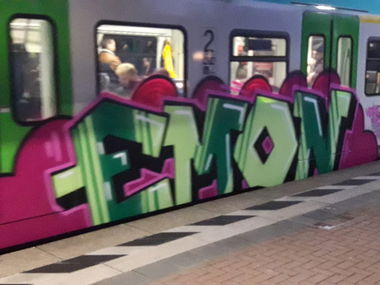 Graffiti Train - Photo by Kico_one - Emon