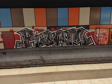 Graffiti Bombing in Frankfurt lokalbahnhof - Photo by Kico_one