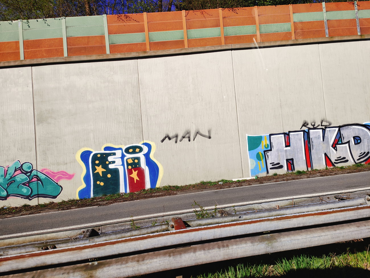 Graffiti Bombing in Essen - Photo by Kico_one