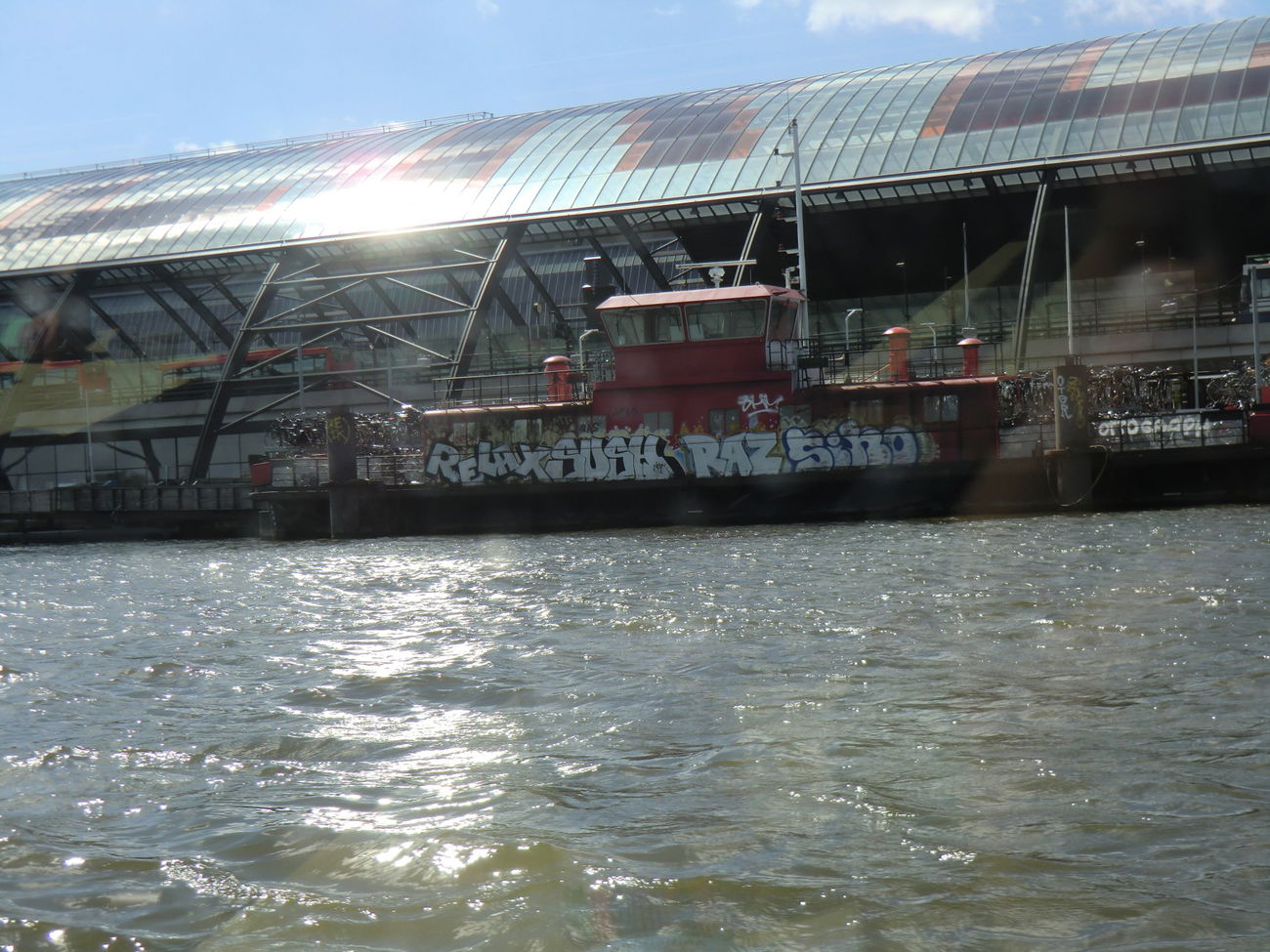 Graffiti Bombing in Amsterdam centraal - Photo by Kico_one - Relax, Sush, Raz