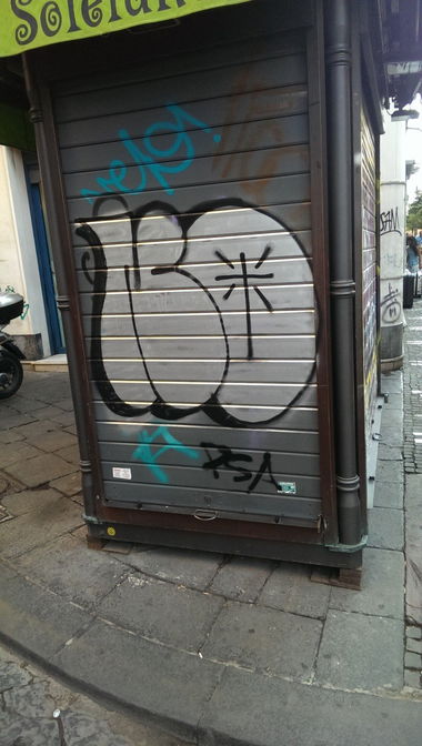 Graffiti Bombing in Napoli - Photo by Kico_one - Napoli, Italy