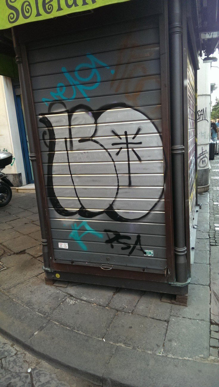 Graffiti Bombing in Napoli - Photo by Kico_one - Napoli, Italy