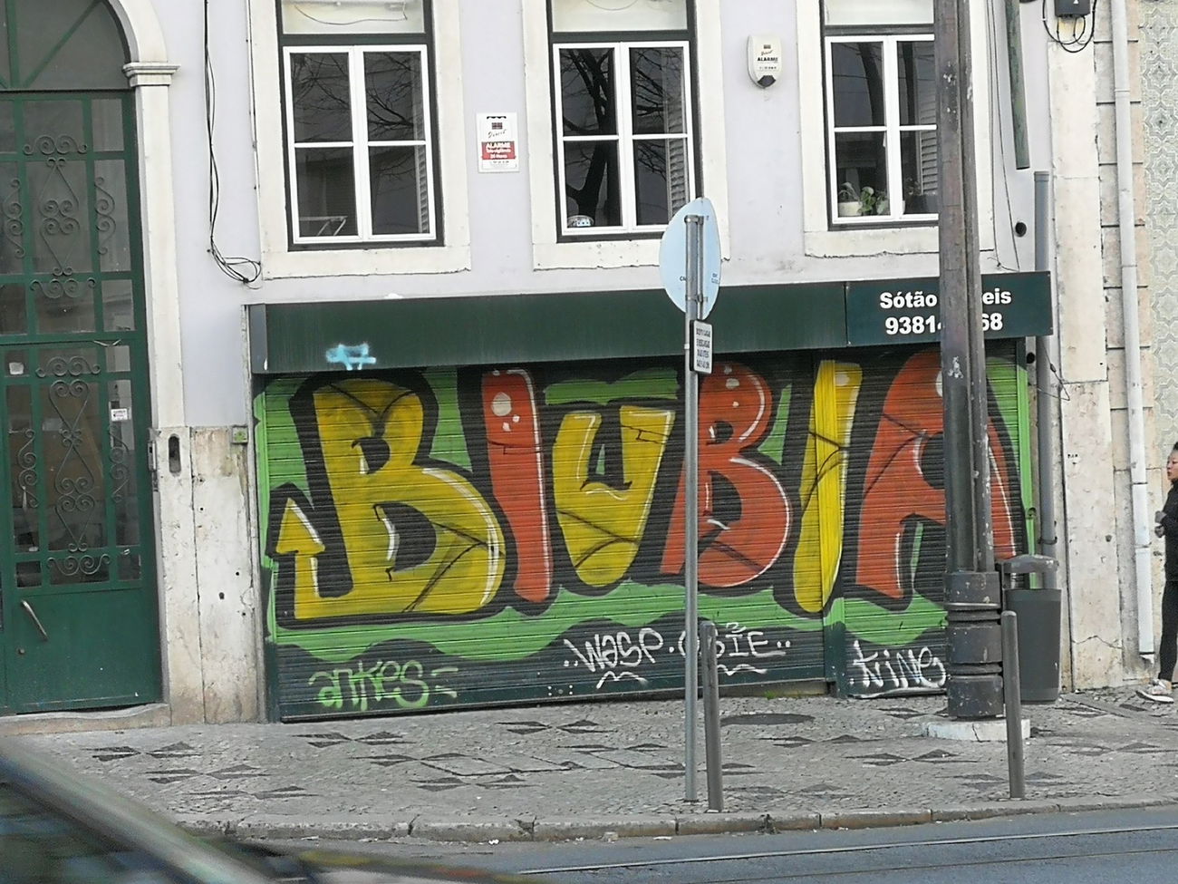 Graffiti Bombing in Lissabon - Photo by Kico_one - Lissabon, Lisboa, Portugal