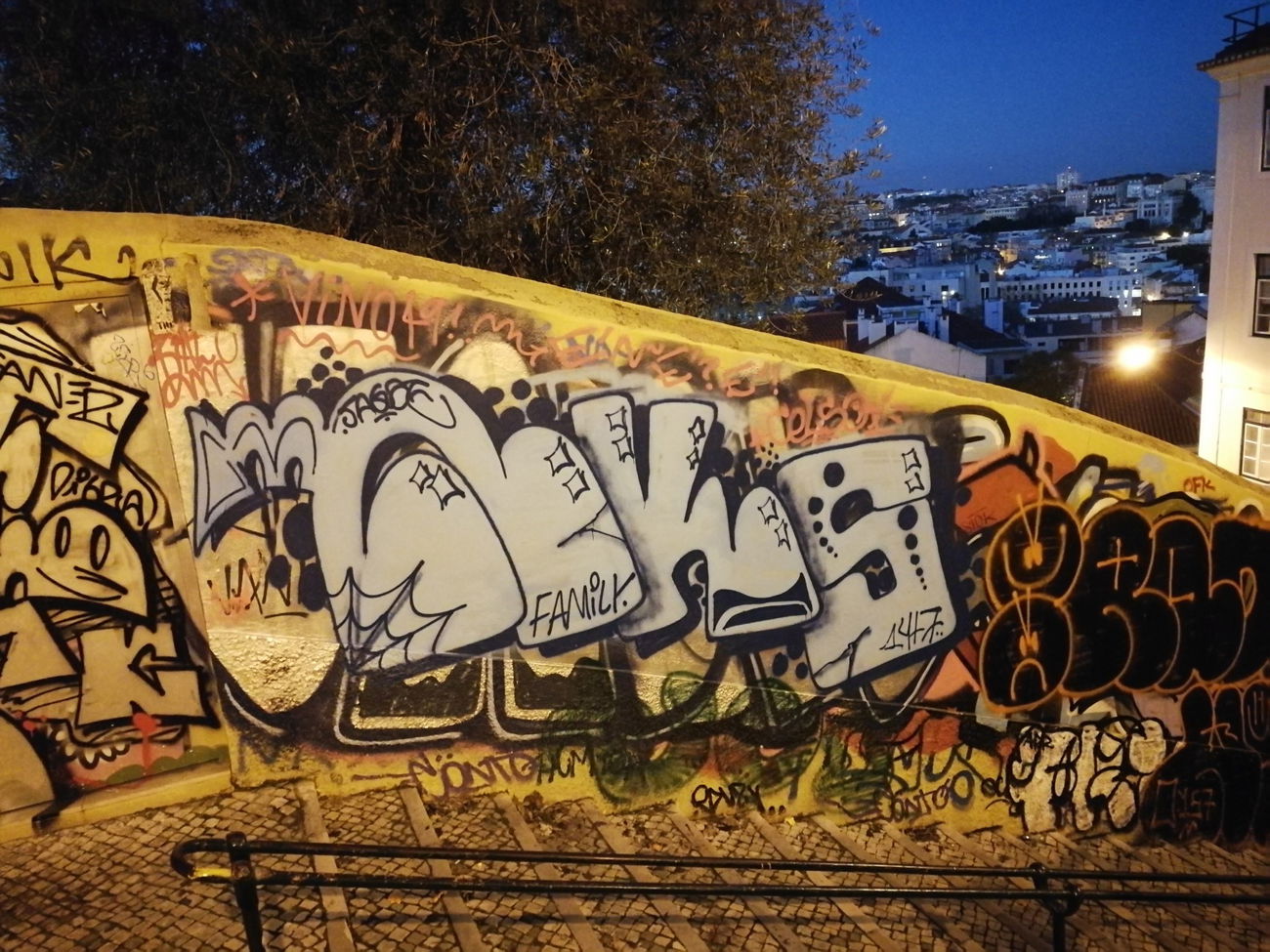 Graffiti Bombing in Lissabon - Photo by Kico_one - Lissabon, Portugal, Lisboa