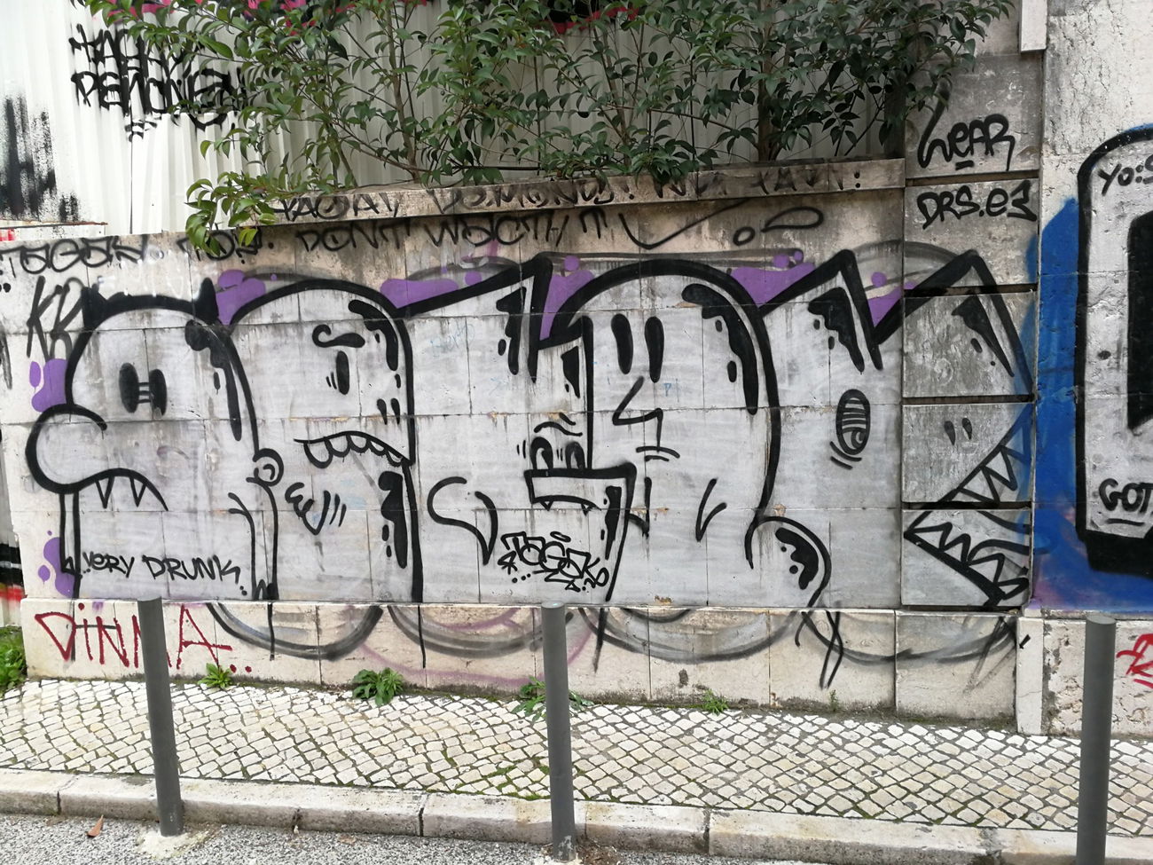Graffiti Bombing in Lissabon - Photo by Kico_one - Lissabon, Portugal, Lisboa