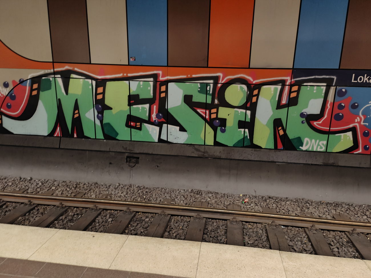 Graffiti Bombing in Frankfurt lokalbahnhof - Photo by Kico_one