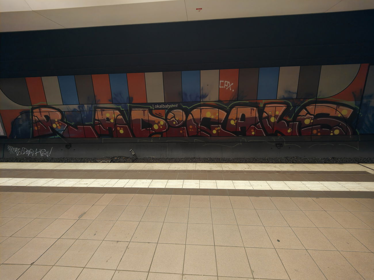 Graffiti Bombing in Frankfurt lokalbahnhof - Photo by Kico_one