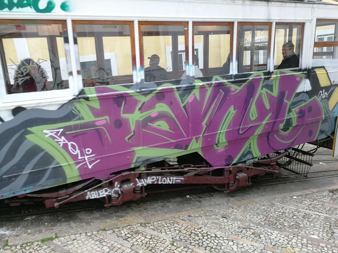 Graffiti Train in Lissabon - Photo by Kico_one - Lissabon, Portugal, Lisboa