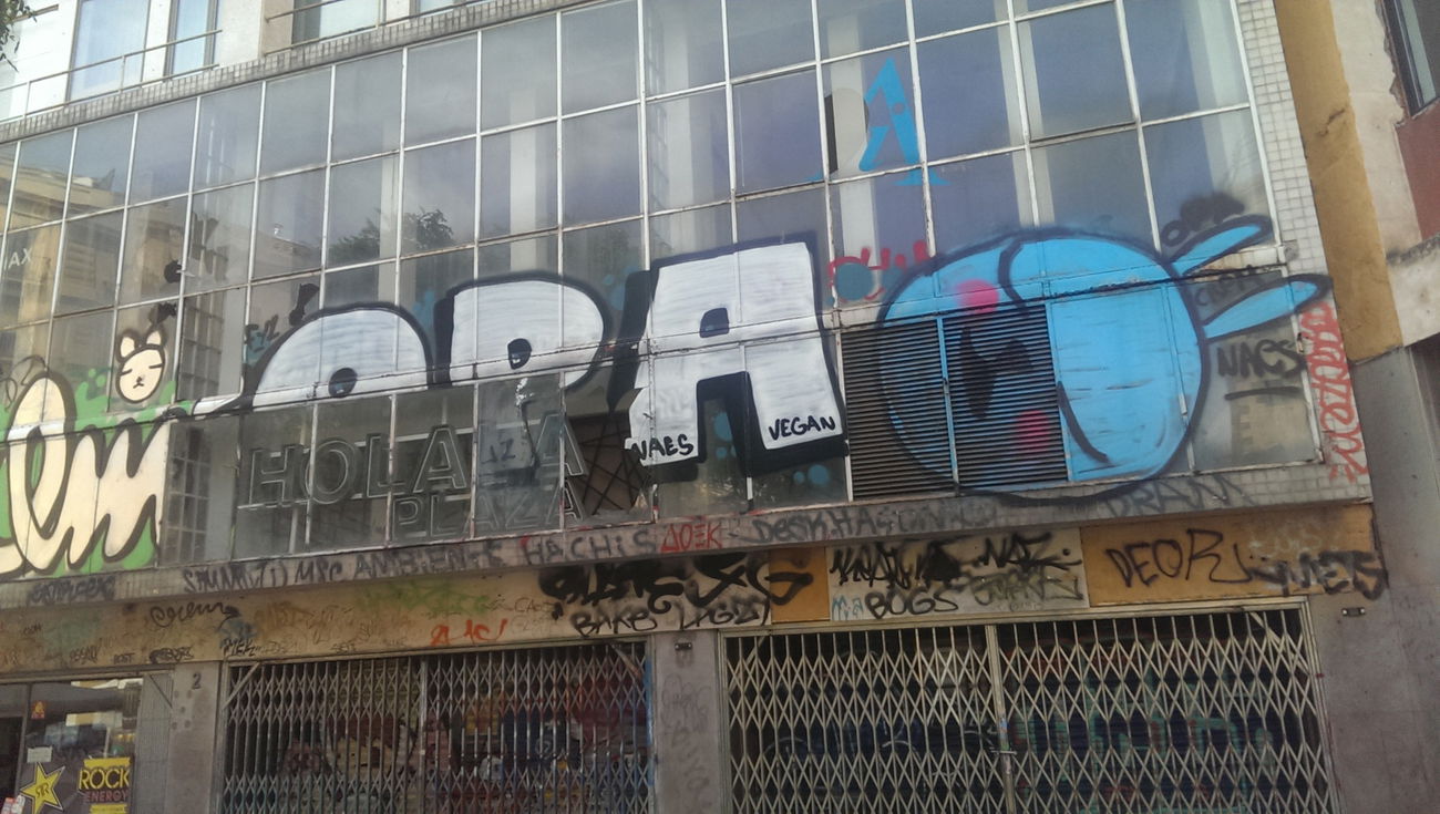 Graffiti Bombing in Barcelona - Photo by Kico_one - Barcelona, Spain, Catalonia