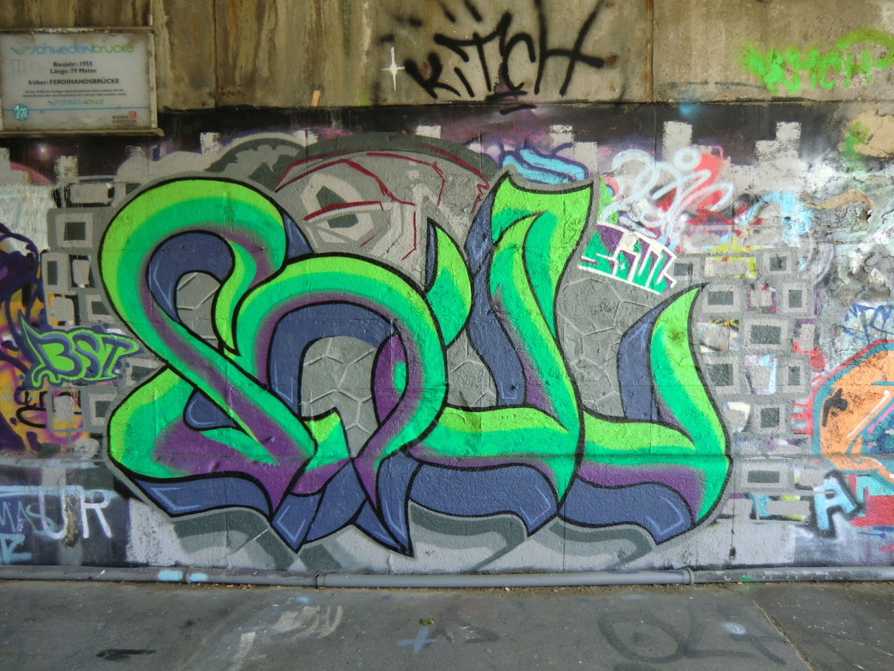 Graffiti Wall in Wien - Photo by Kico_one - Wien, Vienna, Austria