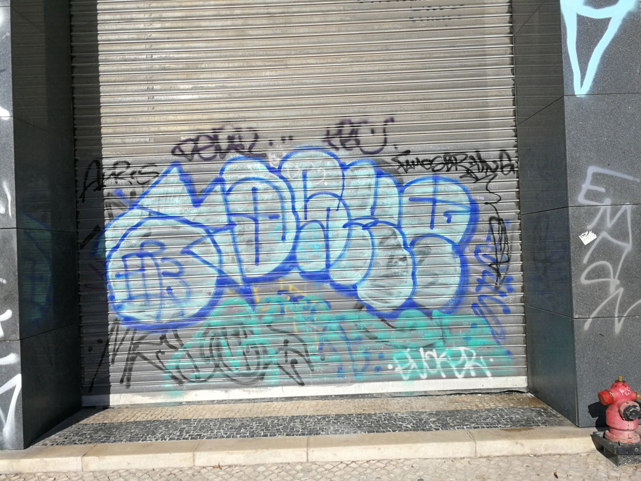 Graffiti Bombing in Lissabon - Photo by Kico_one - Lissabon, Portugal, Lisboa
