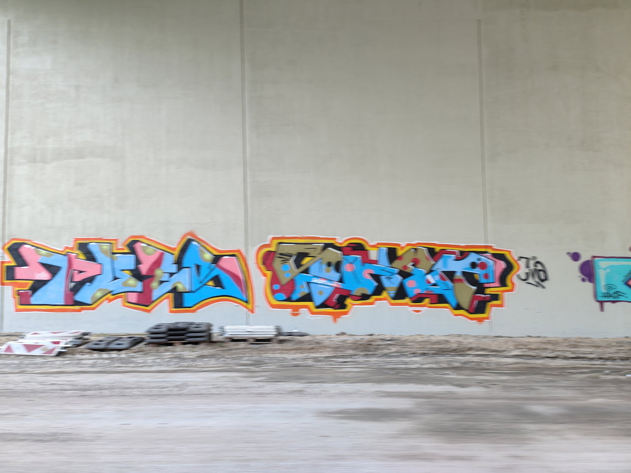 Graffiti Bombing - Photo by Kico_one