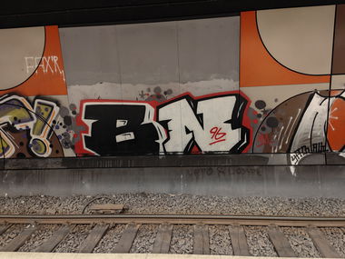 Graffiti Bombing in Frankfurt lokalbahnhof - Photo by Kico_one